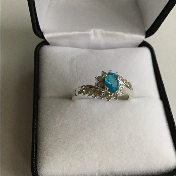 Beautiful ring! - Picture 3 of 4
